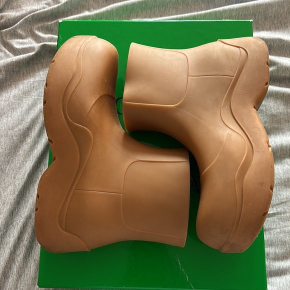 Bottega Puddle Boots - Picture 5 of 6